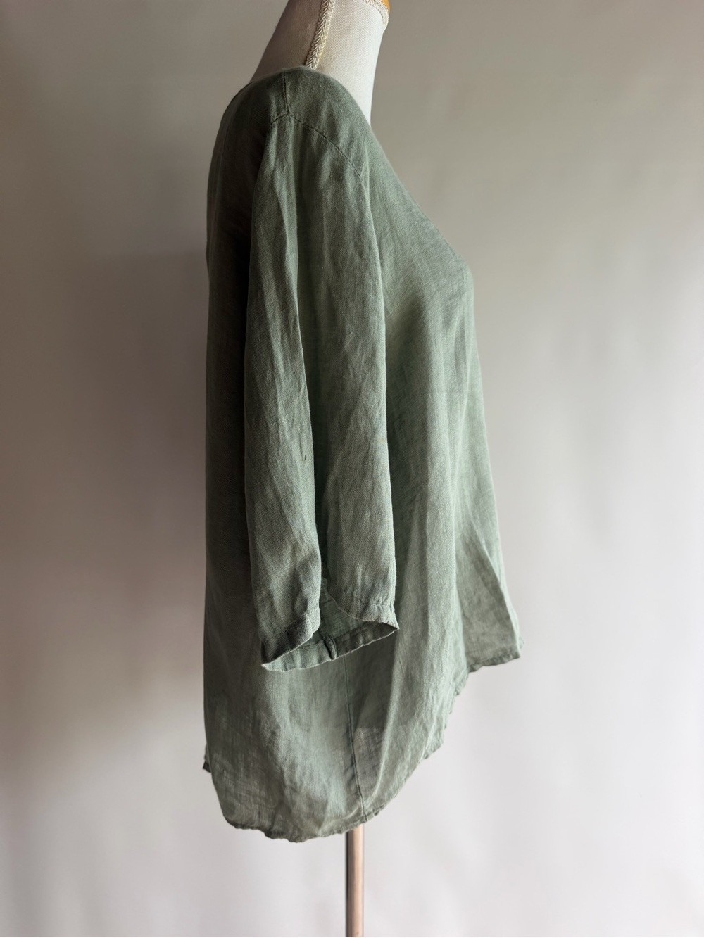 Italian Linen Button Back Top - O/S - Picture 2 of 6